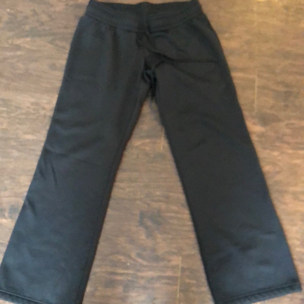 Women’s under Armour sweatpants